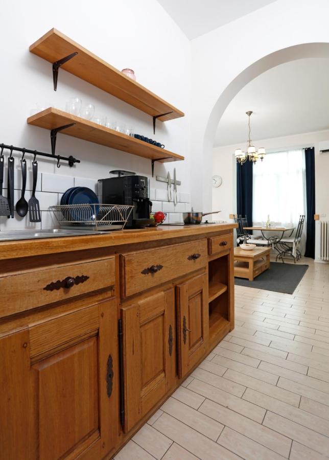 Classy 2 Bedroom Apartment In City Center Бухарест Экстерьер фото